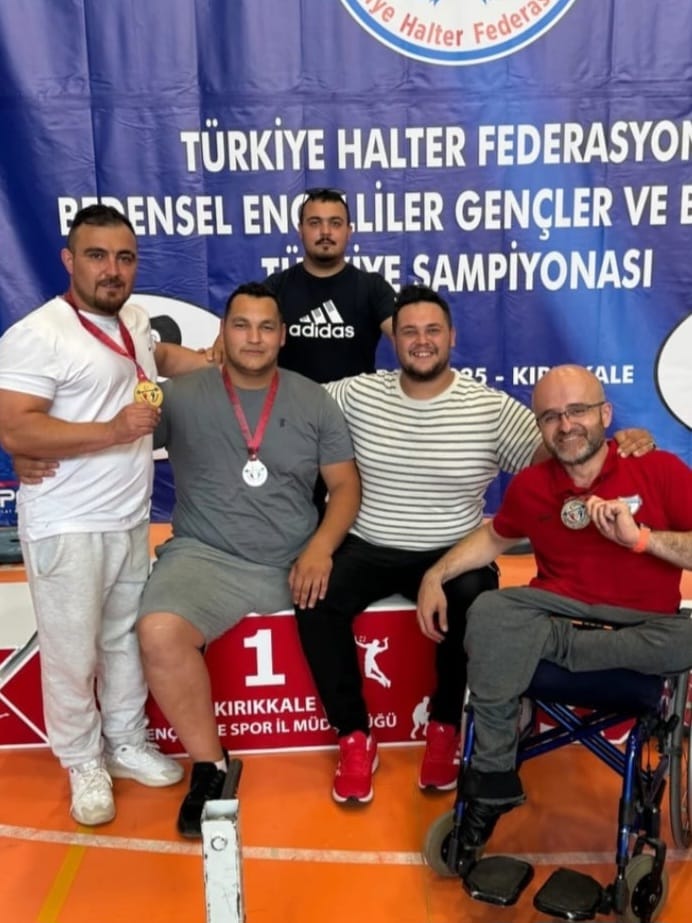 Halterci̇ler Türki̇ye Şampi̇yonasi'nda Zi̇rveye Çikti (1)