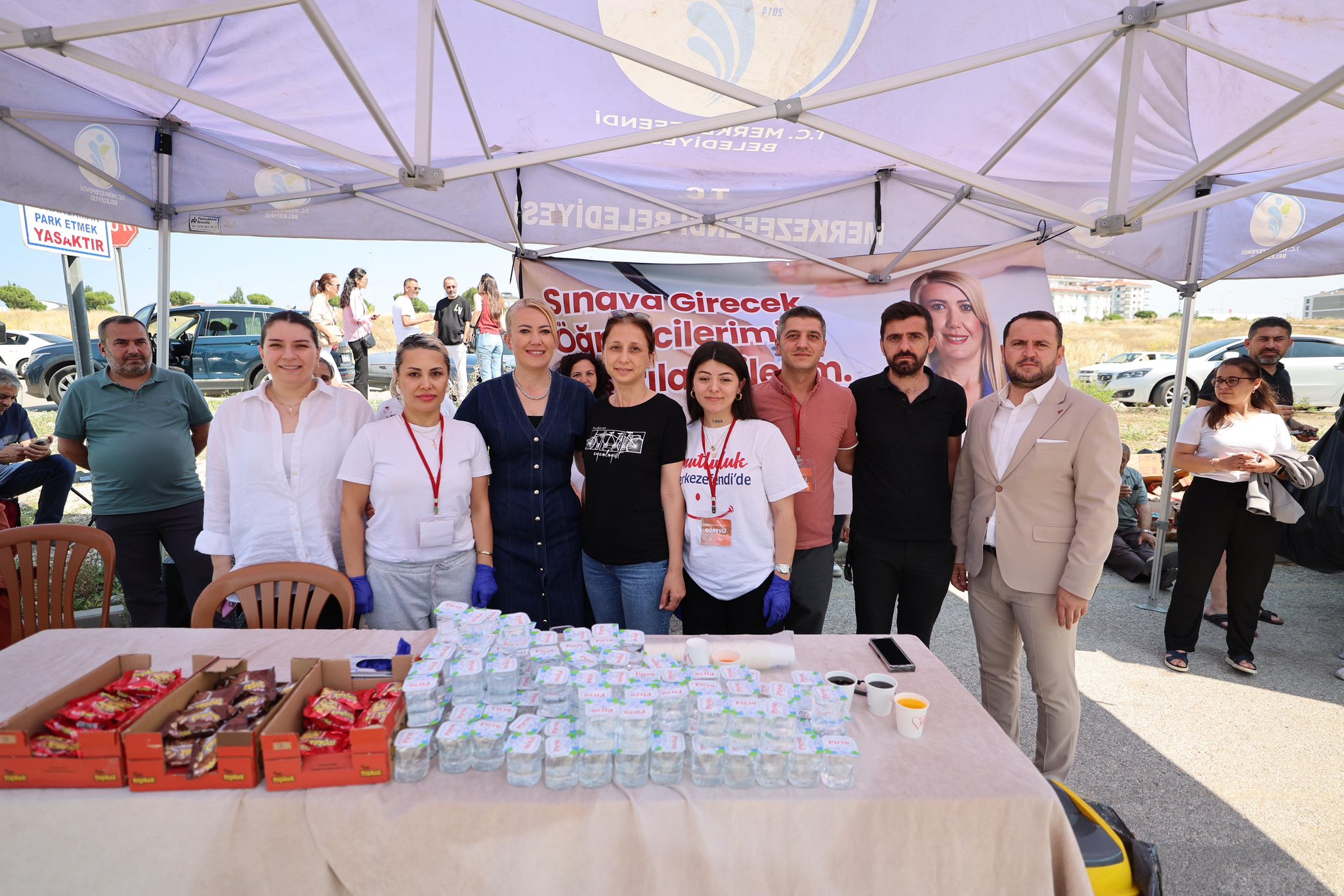 Merkezefendi̇ Beledi̇yesi̇ Öğrenci̇leri̇n Ve Veli̇leri̇n Yaninda (2)