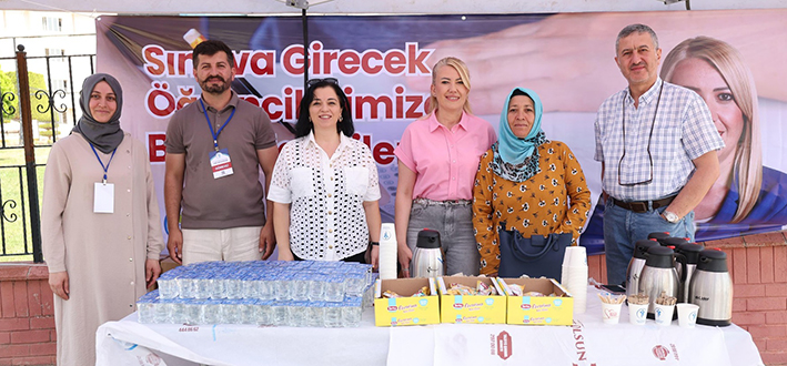 Merkezefendi̇ Beledi̇yesi̇ Yks'ye Gi̇ren Öğrenci̇leri̇n Veli̇leri̇n Yaninda (9)