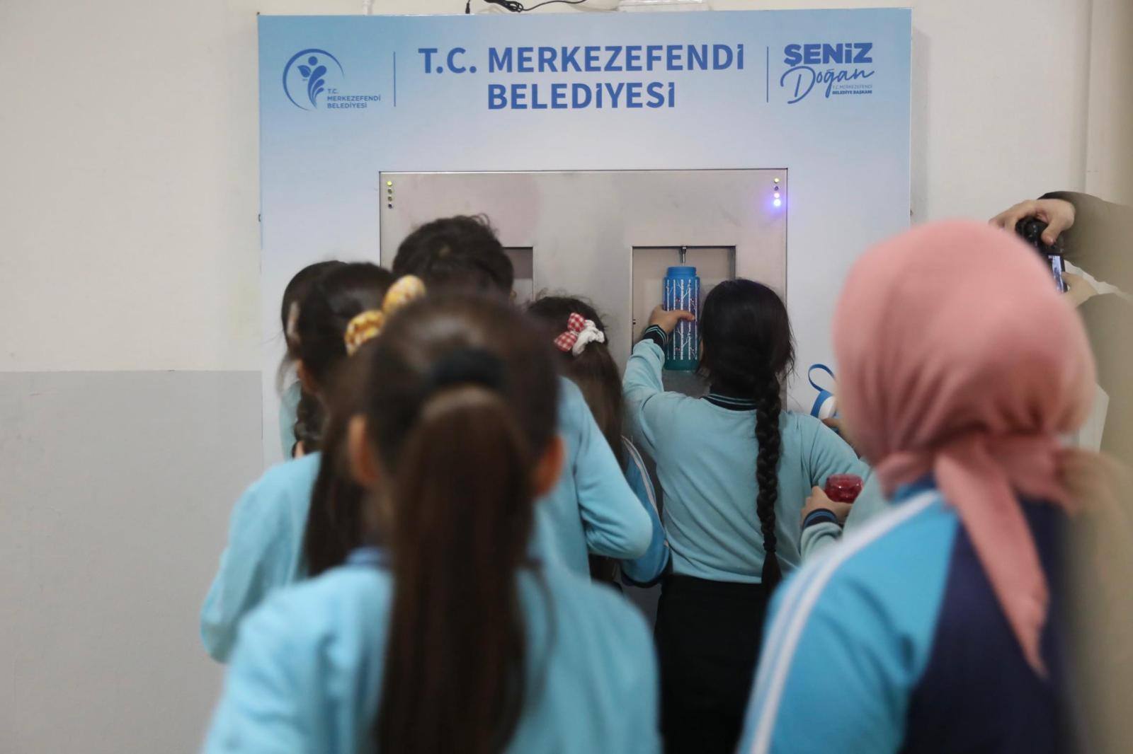 Merkezefendi̇ Beledi̇yesi̇’nden 15 Okula 30 Steri̇l İçme Suyu Üni̇tesi̇ (4)