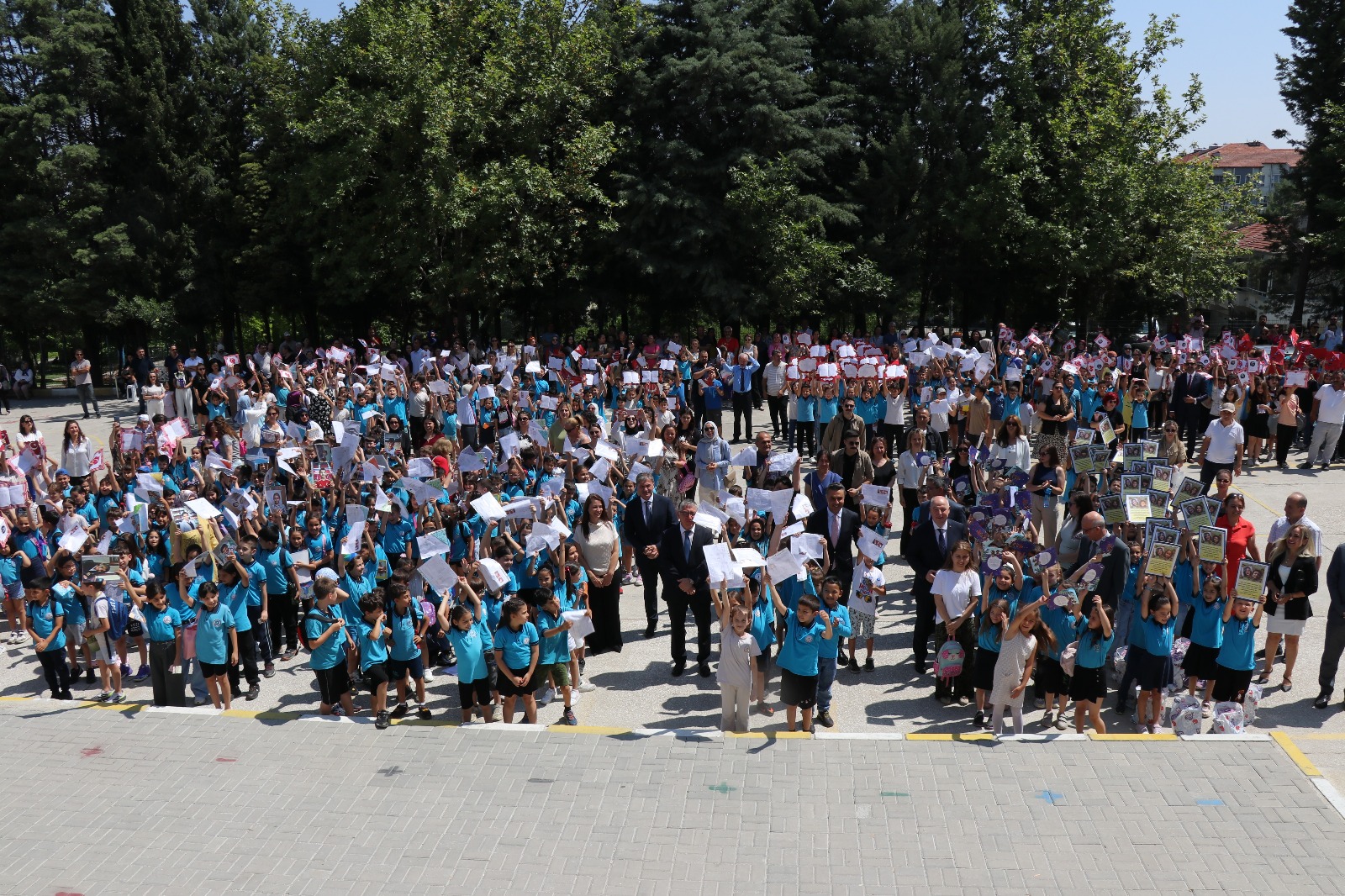 Vali Coşkun’dan Miniklere Karne Sürprizi (3)