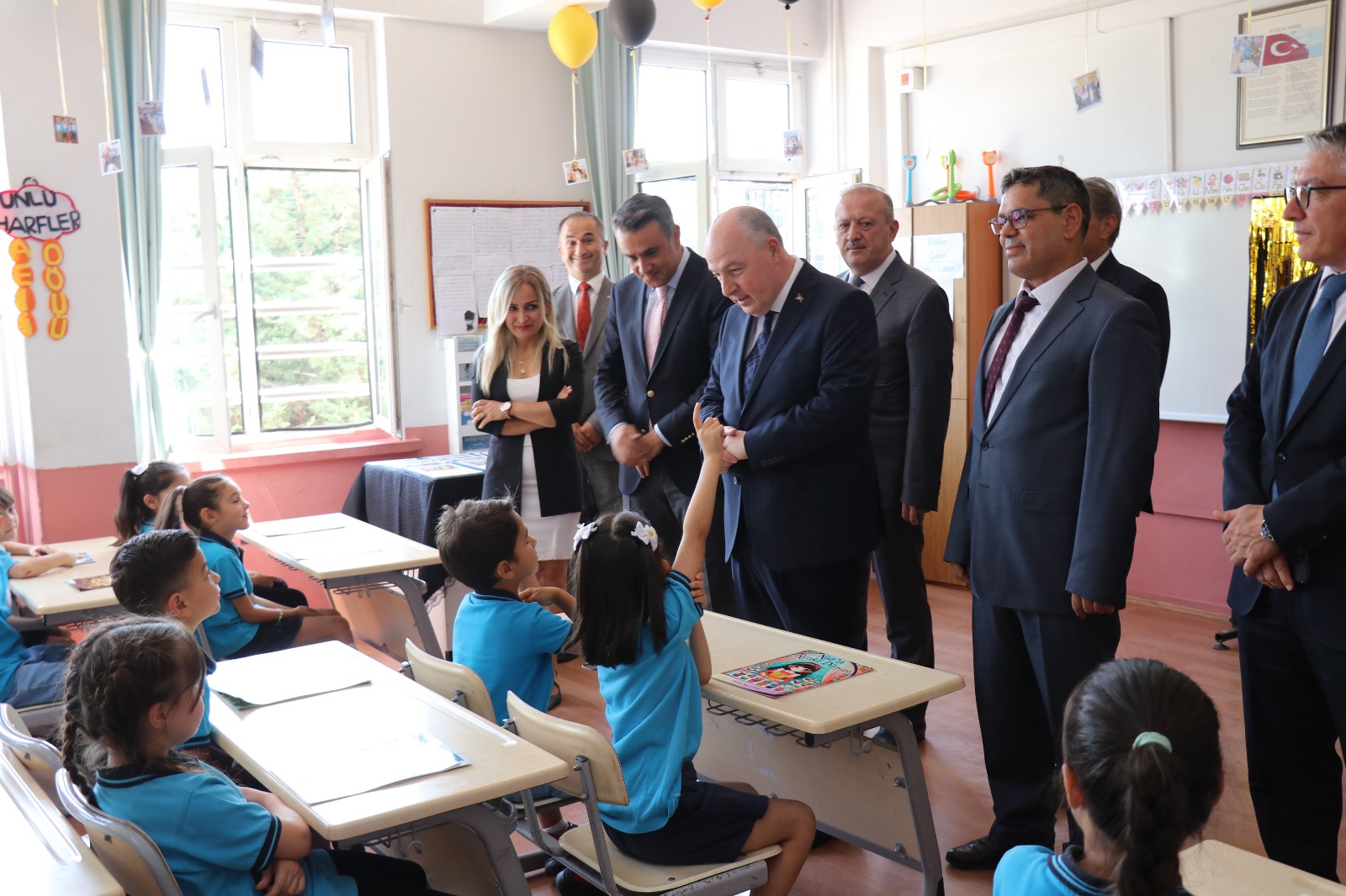 Vali Coşkun’dan Miniklere Karne Sürprizi (4)