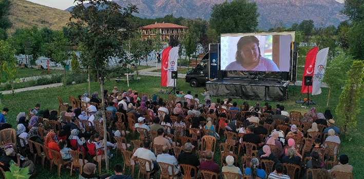“Yaz Konserleri” Çivril’de Başladı, Sinema Keyfiyle Renklendi (3)