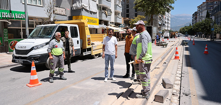 Başkan Çavuşoğlu, İstiklal Caddesi’nde Otobüs Yolu Uygulamasını Inceledi (6)