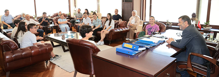 Başkan Çavuşoğlu Lgs Şampiyonlarını Ağırladı (7)