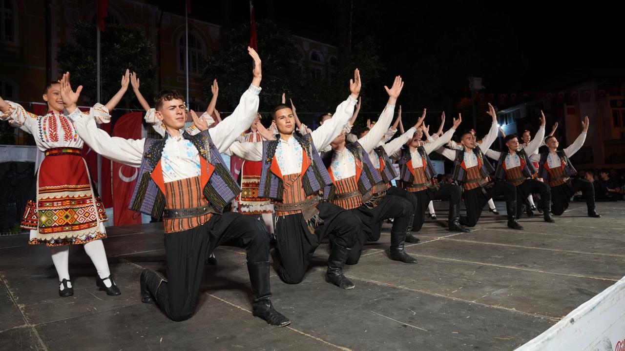 Dünya Kültürleri Denizli’nin Ilçelerinde Sahne Alıyor (4)