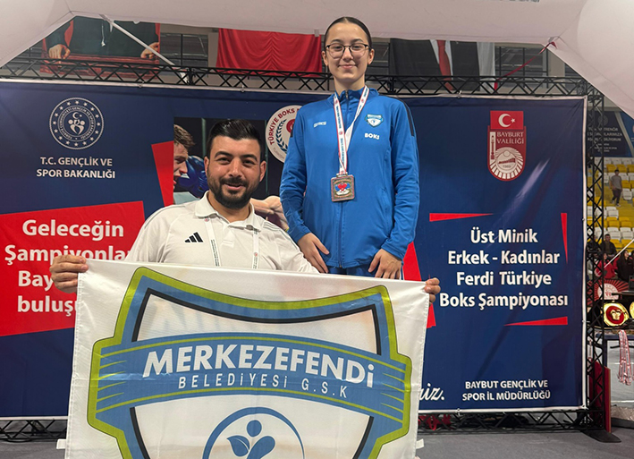 Merkezefendi̇ Beledi̇yesi̇'ni̇n Sporcusu Deni̇zli̇’ye Altin Madalya İle Döndü (2)