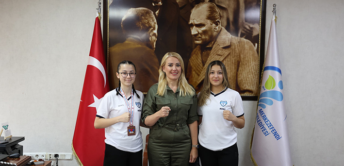 Mi̇lli̇ Sporcular Ve Mi̇lli̇ Antrenör’den Başkan Doğan'a Zi̇yaret (2)