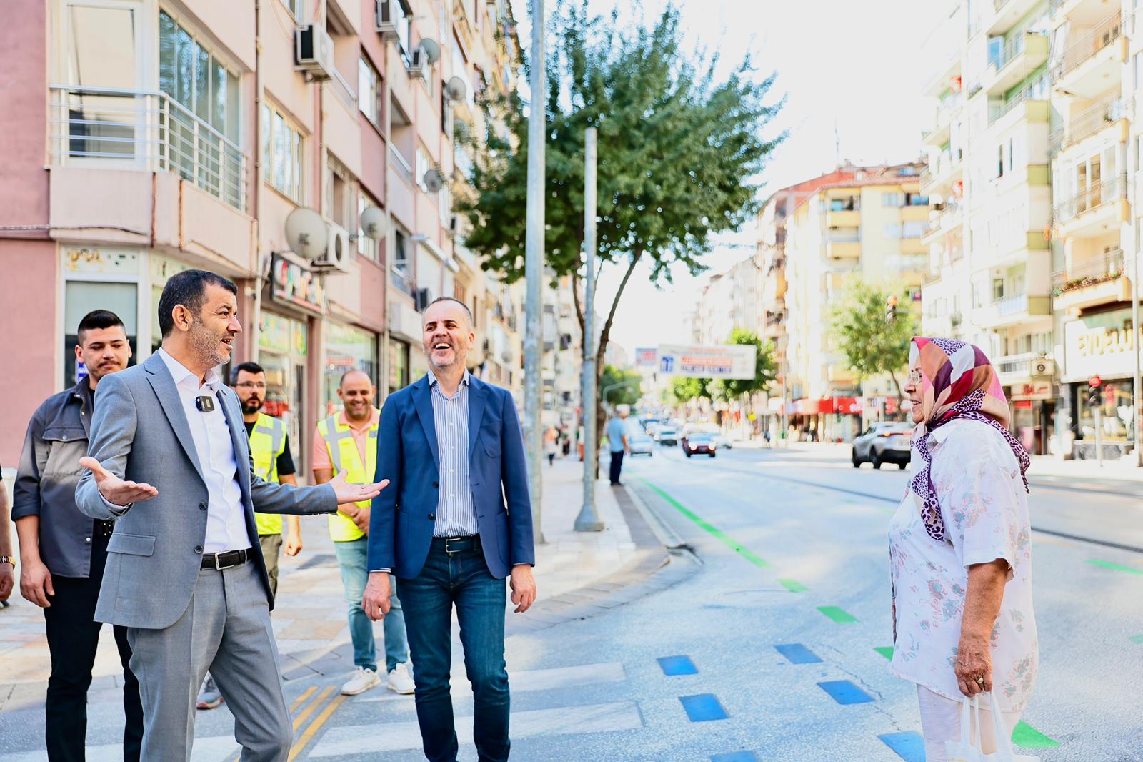 Başkan Çavuşoğlu, İstiklal Caddesi’nde Yeni Ulaşım Düzenlemesini Inceledi (3) (1)