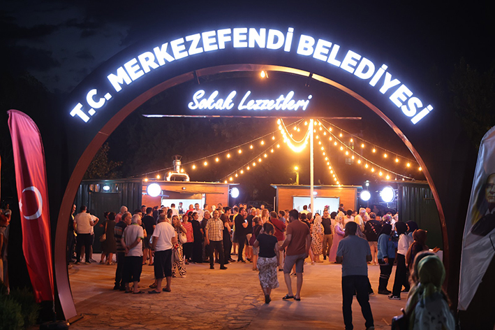 Merkezefendi̇ Beledi̇yesi̇ Sokak Lezzetleri̇ Ve Gastronomi̇ Merkezi̇’nde Ti̇yatro Etki̇nli̇ği̇ (2)
