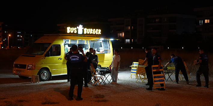 Zabıta’dan Seyyar Satıcılara Müdahale (2)