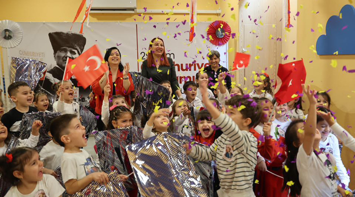 Merkezefendi̇ Beledi̇yesi̇’ni̇n Tesi̇sleri̇nde 29 Eki̇m Coşkusu 7’Den 70’E Yaşandi (5)