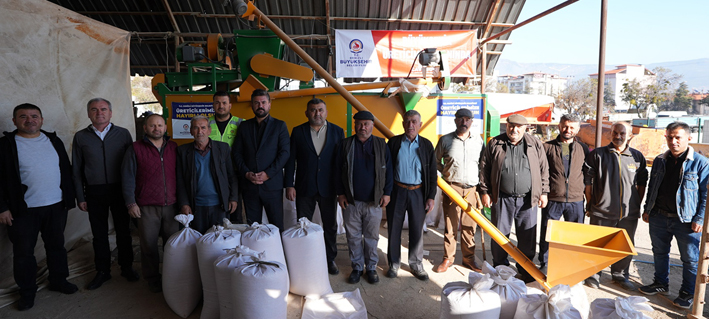 Denizli Büyükşehir’den Serinhisar’a Makine Desteği (3)