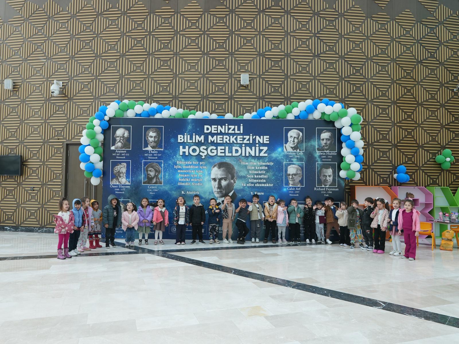 Güneşli Günler Çocuk Gelişim Merkezi Minikleri Uzayın Gizemini Keşfetti! (5)