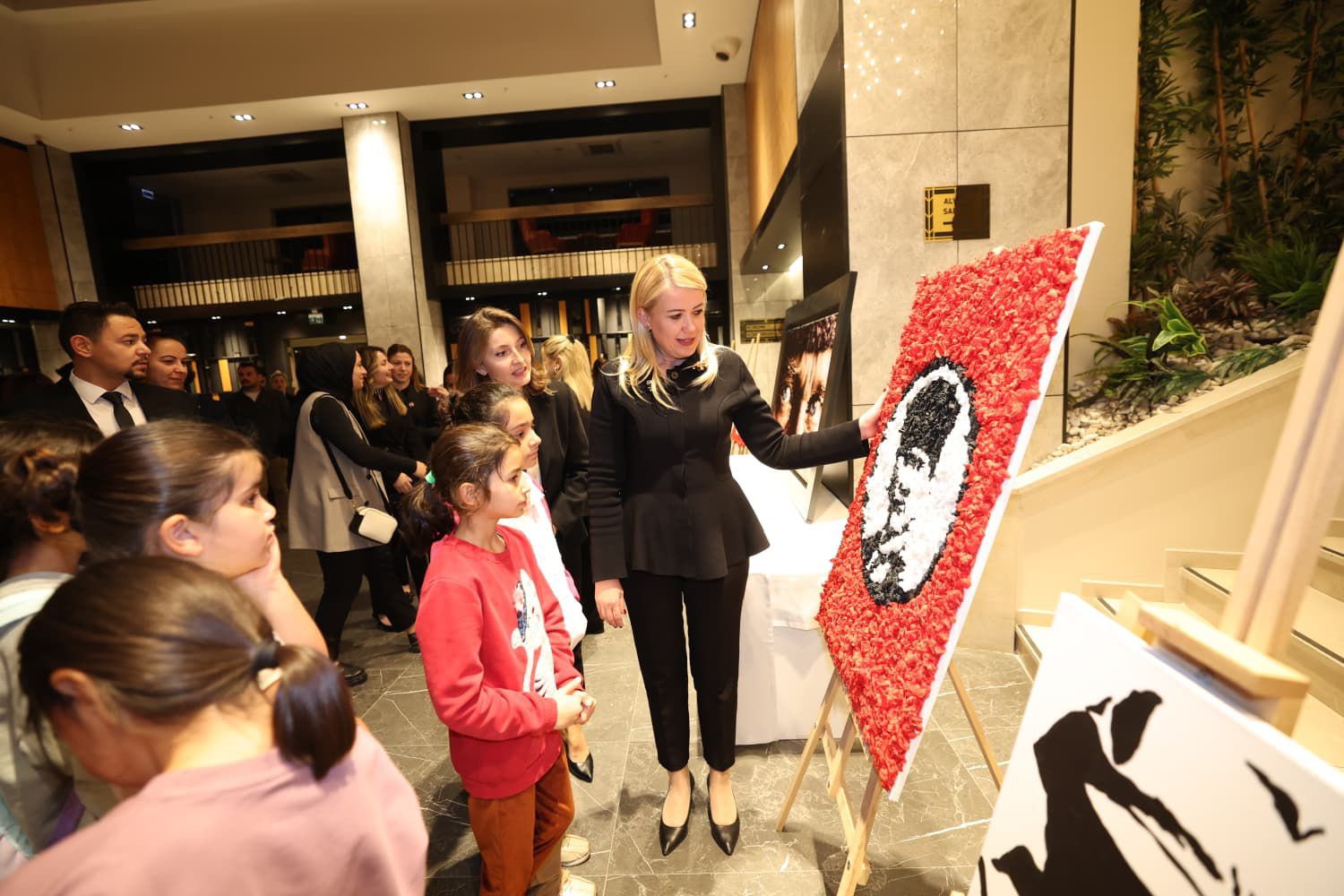 Merkezefendi̇ Kreşleri̇nde Eği̇ti̇m Gören Mi̇ni̇klerden 10 Kasim’a Özel Atatürk Sergi̇si̇ (7)