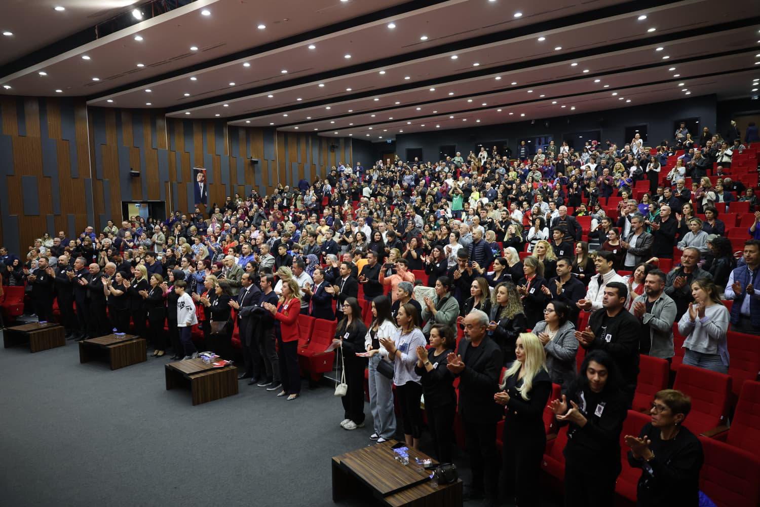 Merkezefendi̇’de Atatürk’ü Anma Konseri̇ Ayakta Alkişlandi (9)