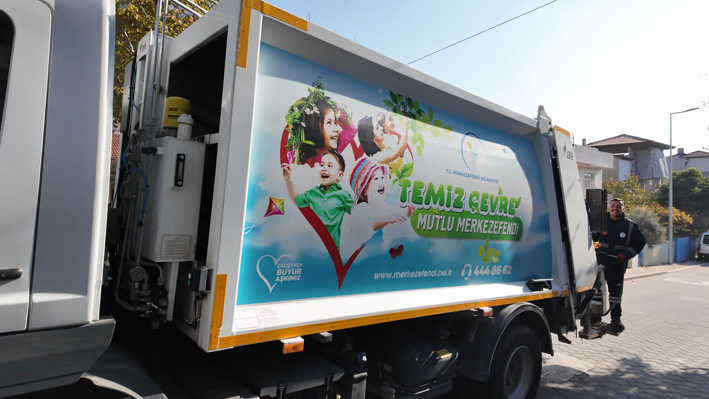 Merkezefendi̇’de Çöp Arabalarindan Temi̇z Kokular Yayiliyor (4)
