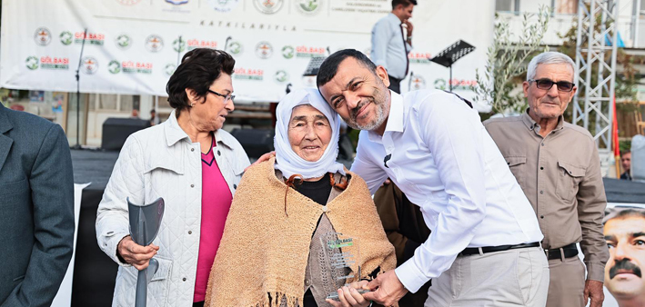 Nuri Başkan Ile Hilmiye Teyze’nin “Andımız” Anı 10 Kasım Öncesi Yürekleri Titretti (2) (1)