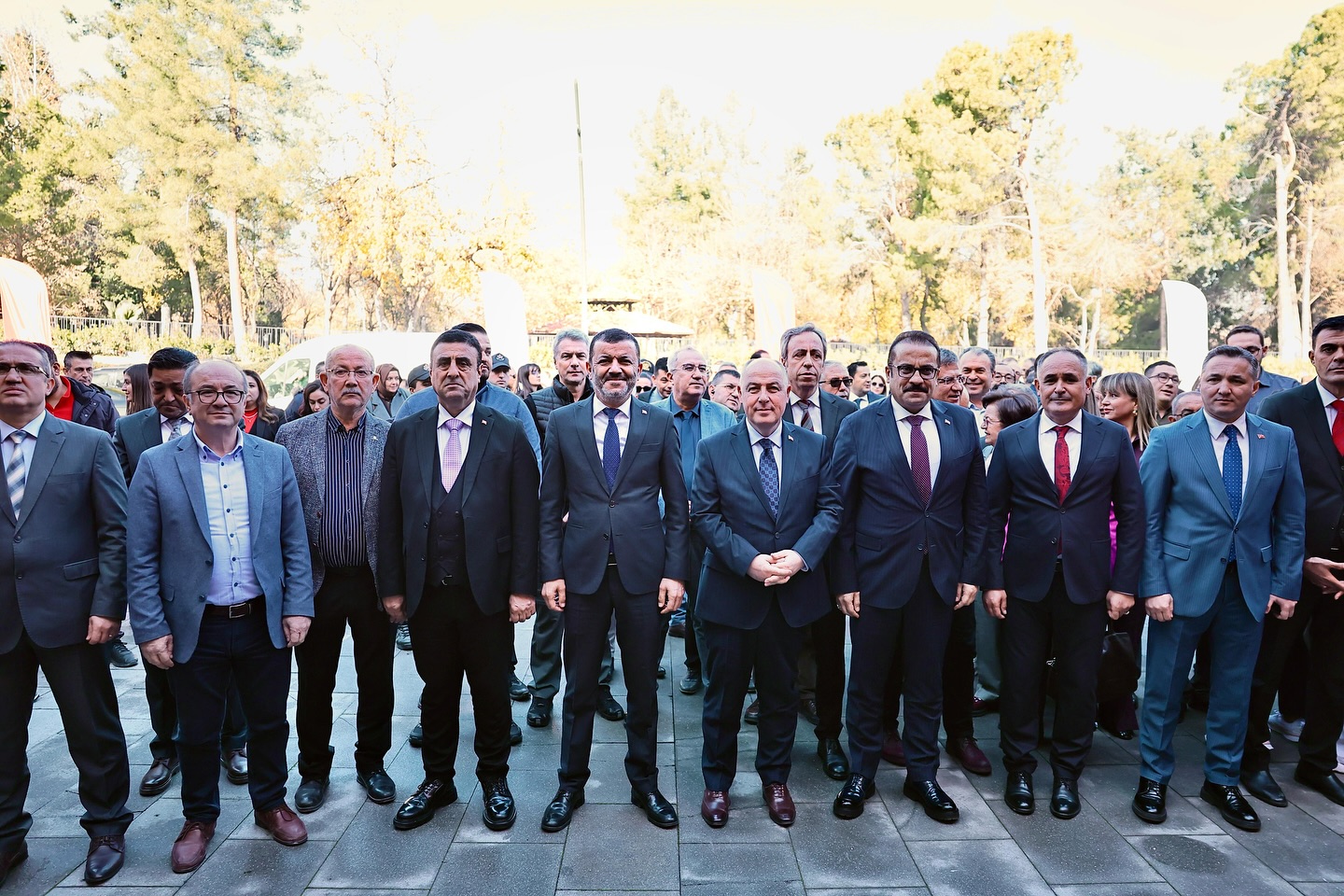 599696136 18399399832133079 1982194460871163453 N