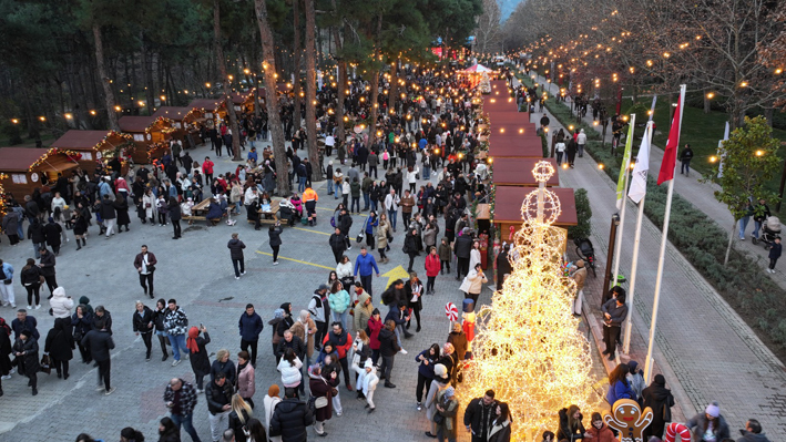 Denizli Büyükşehir’in Yılbaşı Festivali Renkli Görüntülerle Başladı (3)-1