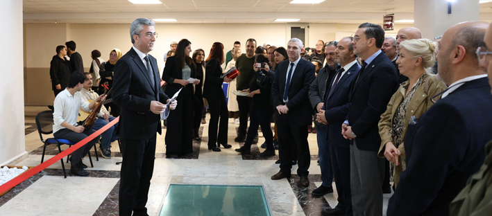 G833 W P0 W Y A A7 U Hy