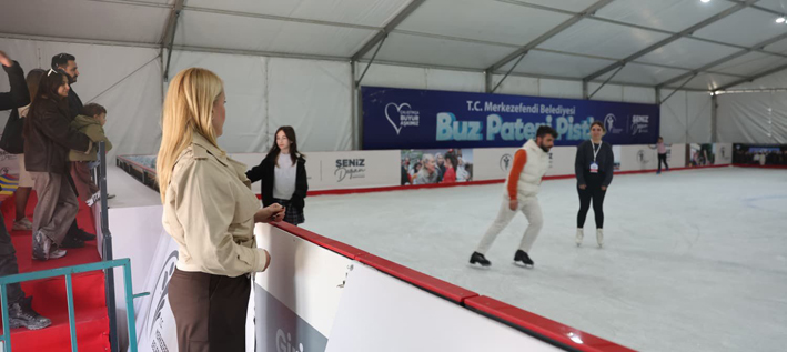 Merkezefendi̇’de Buz Pateni̇ Pi̇sti̇ Açildi (4)