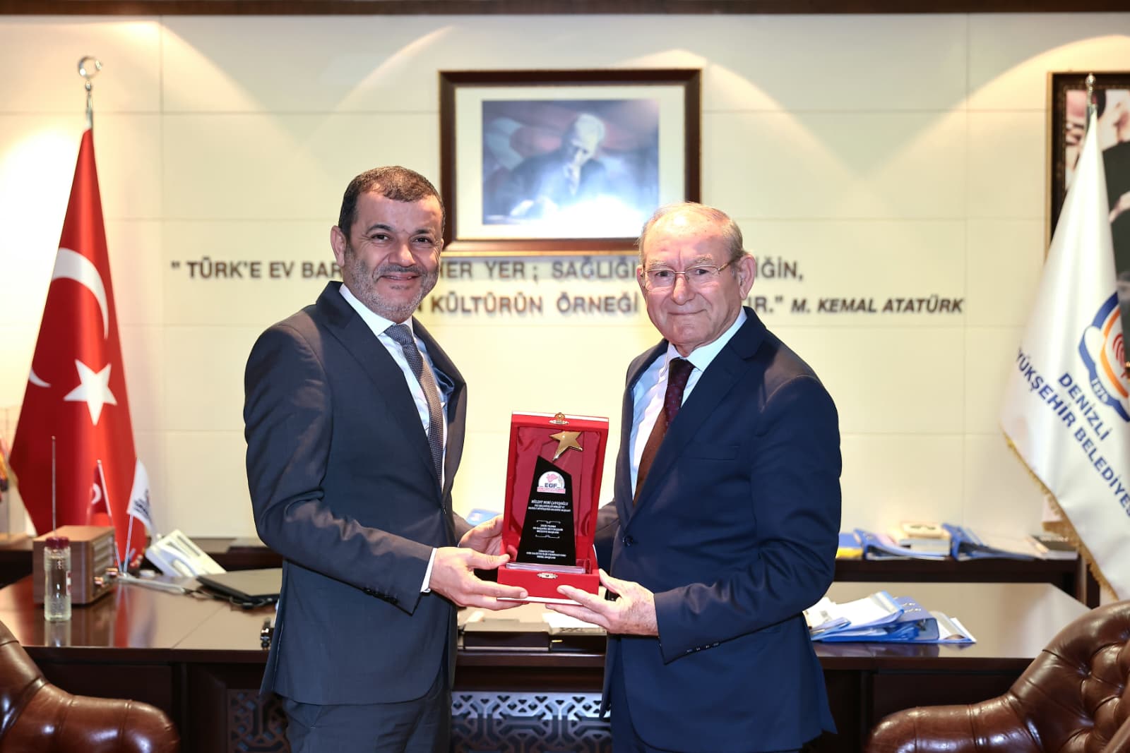 Başkan Çavuşoğlu’na “Ege’nin En Başarılı Büyükşehir Belediye Başkanı” Ödülü (1)