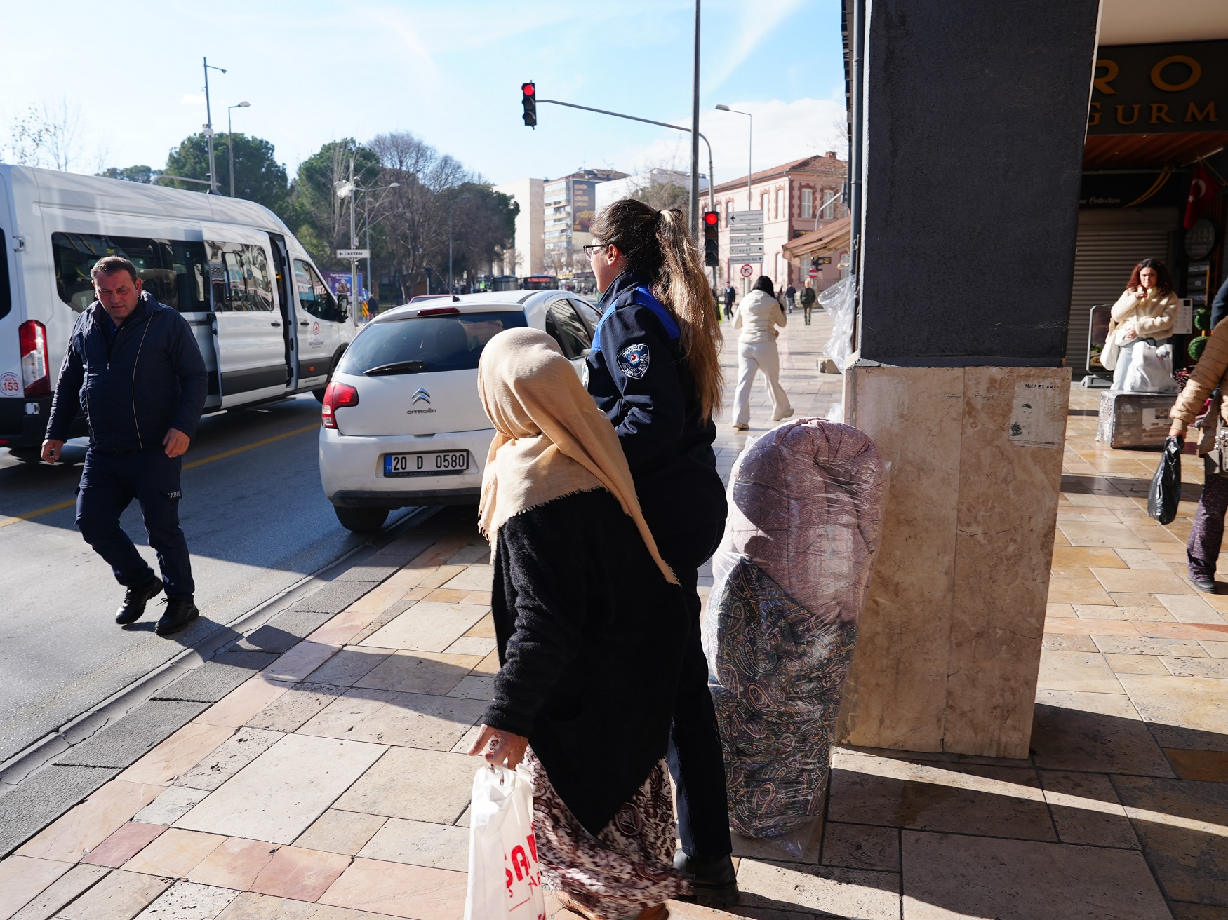 Büyükşehir Zabıtası Dilencilere Geçit Vermiyor (4)