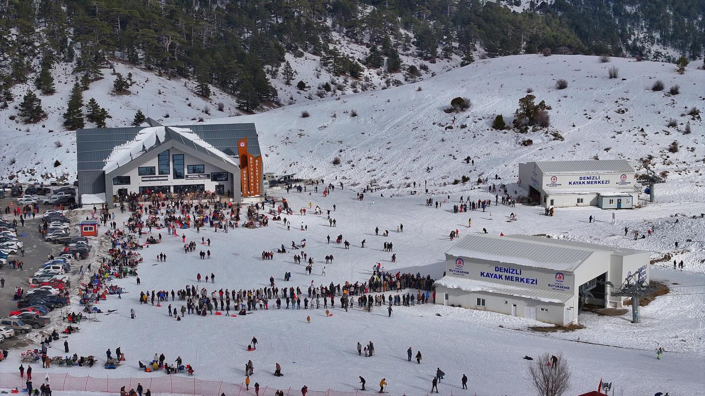 Deni̇zli̇ Kayak Merkezi̇ne Türki̇ye Geneli̇nden Tur Akini (1)