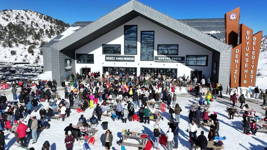 Deni̇zli̇ Kayak Merkezi̇ne Türki̇ye Geneli̇nden Tur Akini (2)