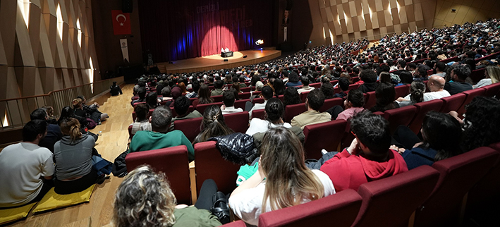 Denizli Komedi Sahnesi Ikinci Kez Perdelerini Açıyor
