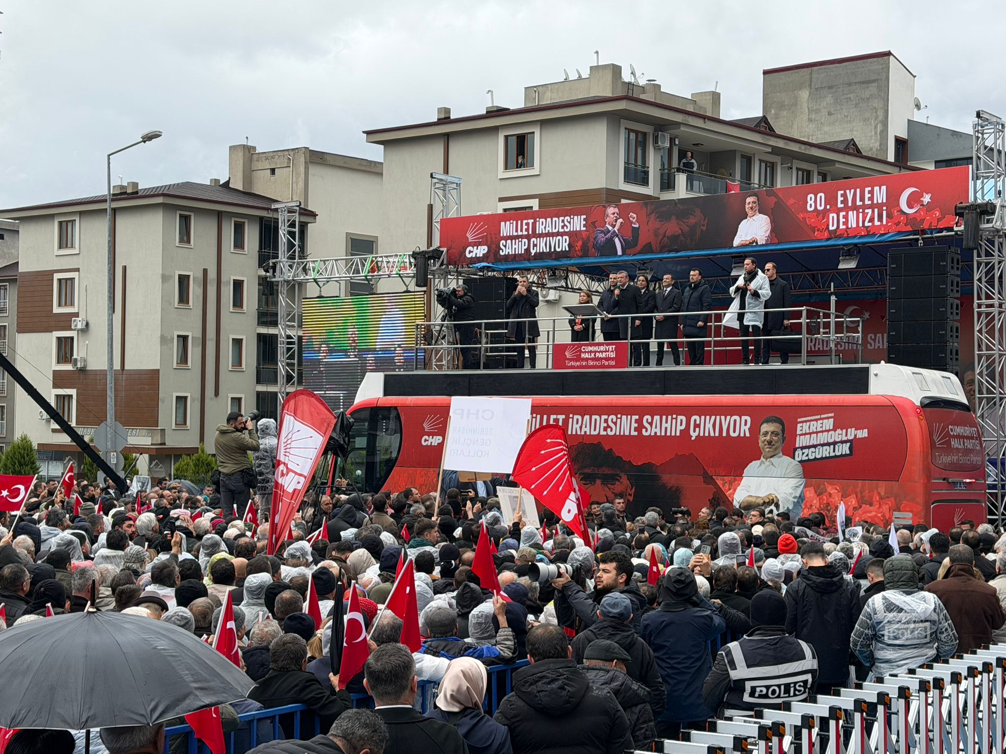 Denizli Yağmura Rağmen Alanı Doldurdu (5)