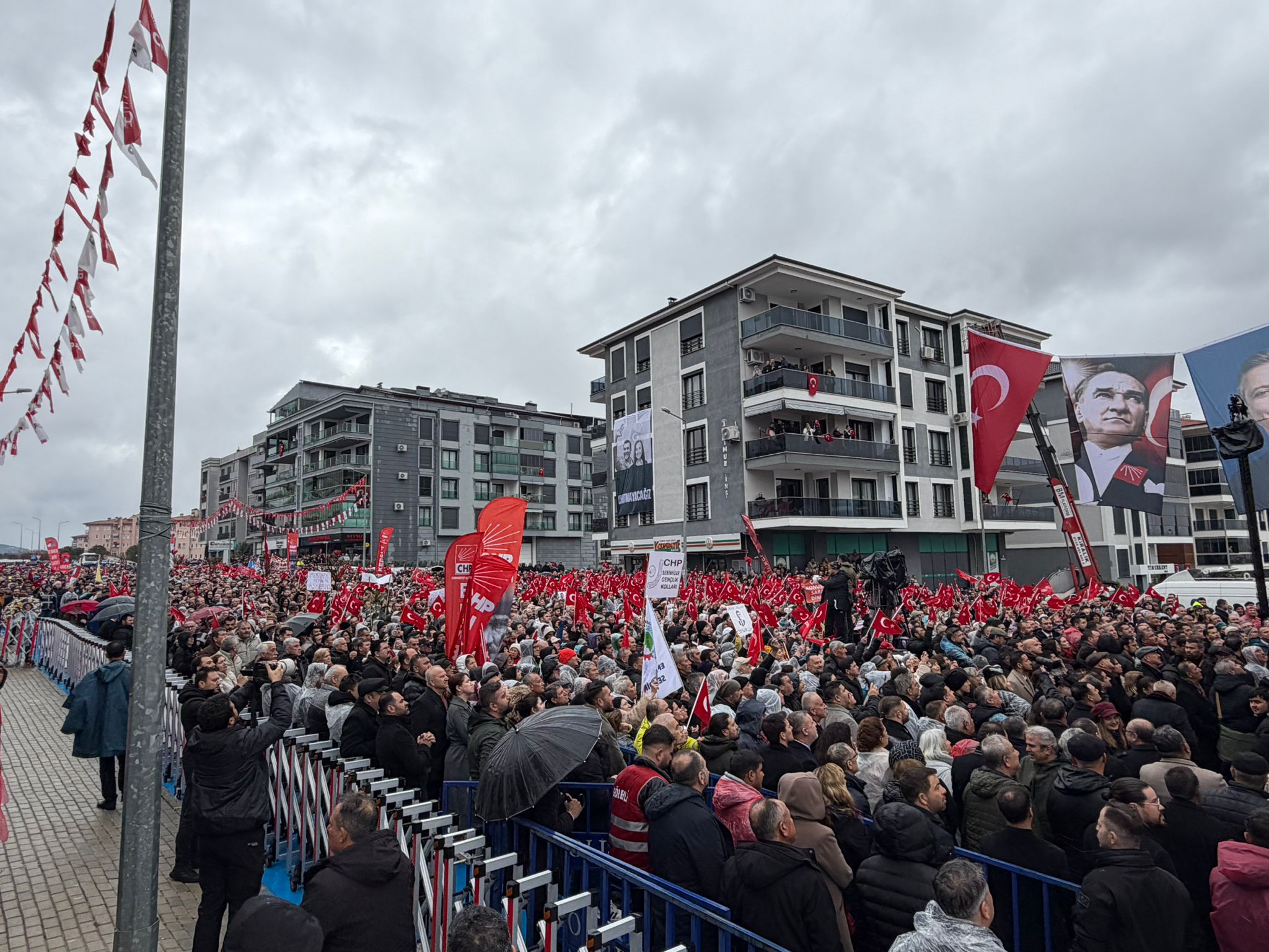 Denizli Yağmura Rağmen Alanı Doldurdu (9)