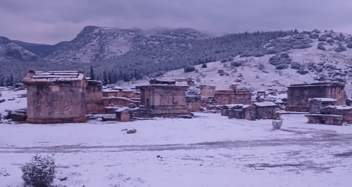 Pamukkale Karla Kaplandı 02-1