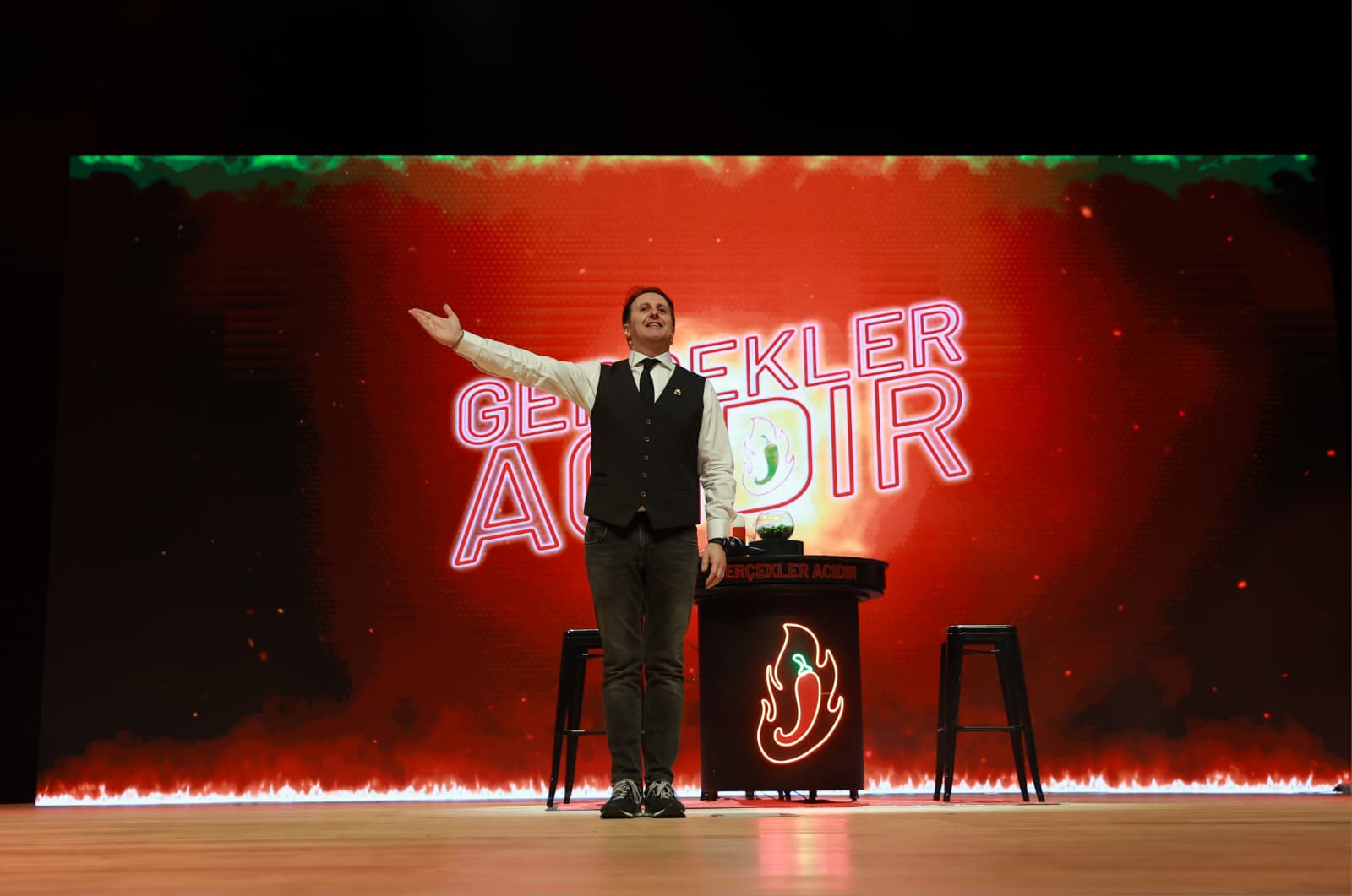 2. Denizli Komedi Sahnesi Kahkaha Tufanıyla Başladı (4)