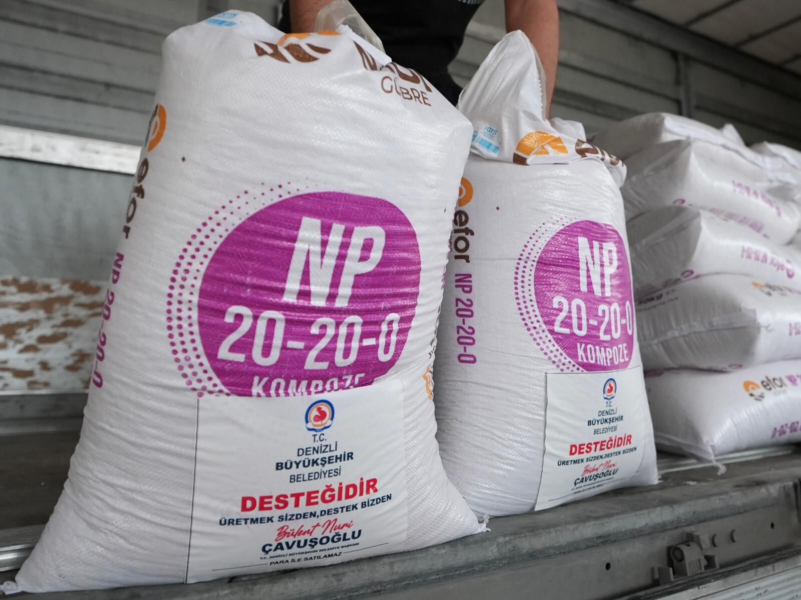 Denizli Büyükşehir’den Üreticiye Gübre Desteği Başladı (5)