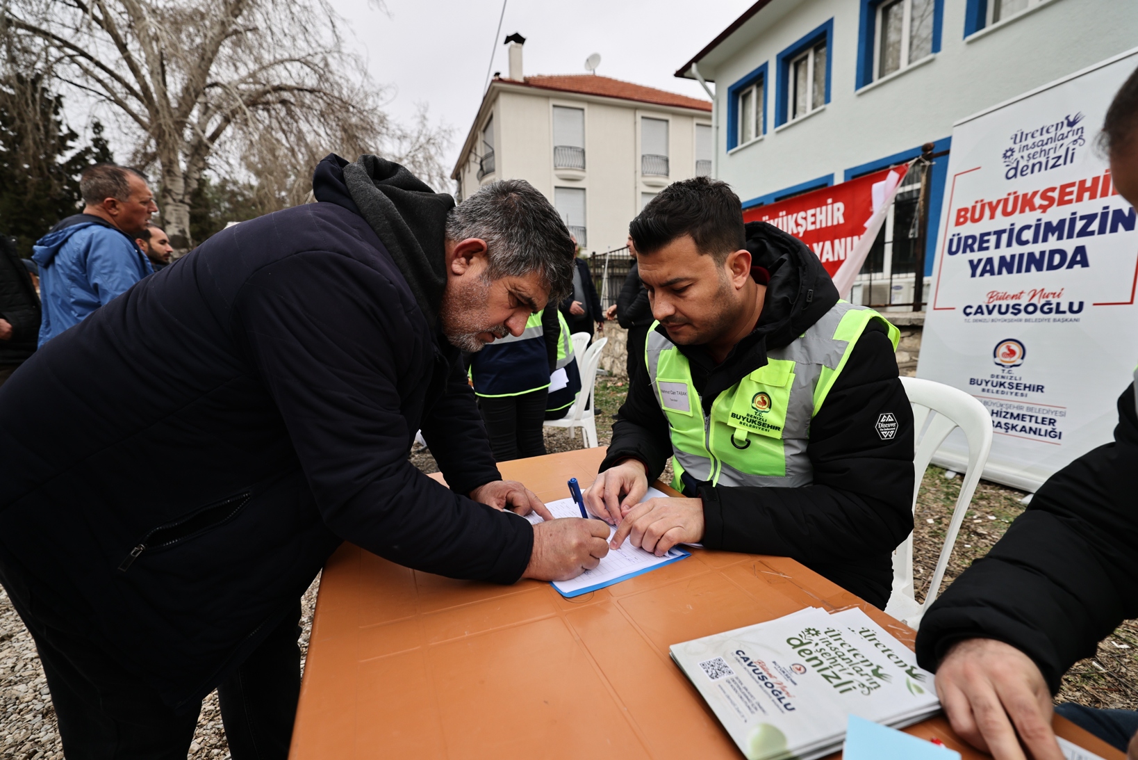Denizli Büyükşehir’den Üreticiye Zeytin Fidanı Desteği (10)