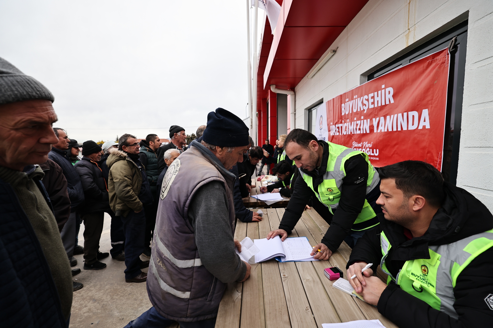 Denizli Büyükşehir’den Üreticiye Zeytin Fidanı Desteği (5)