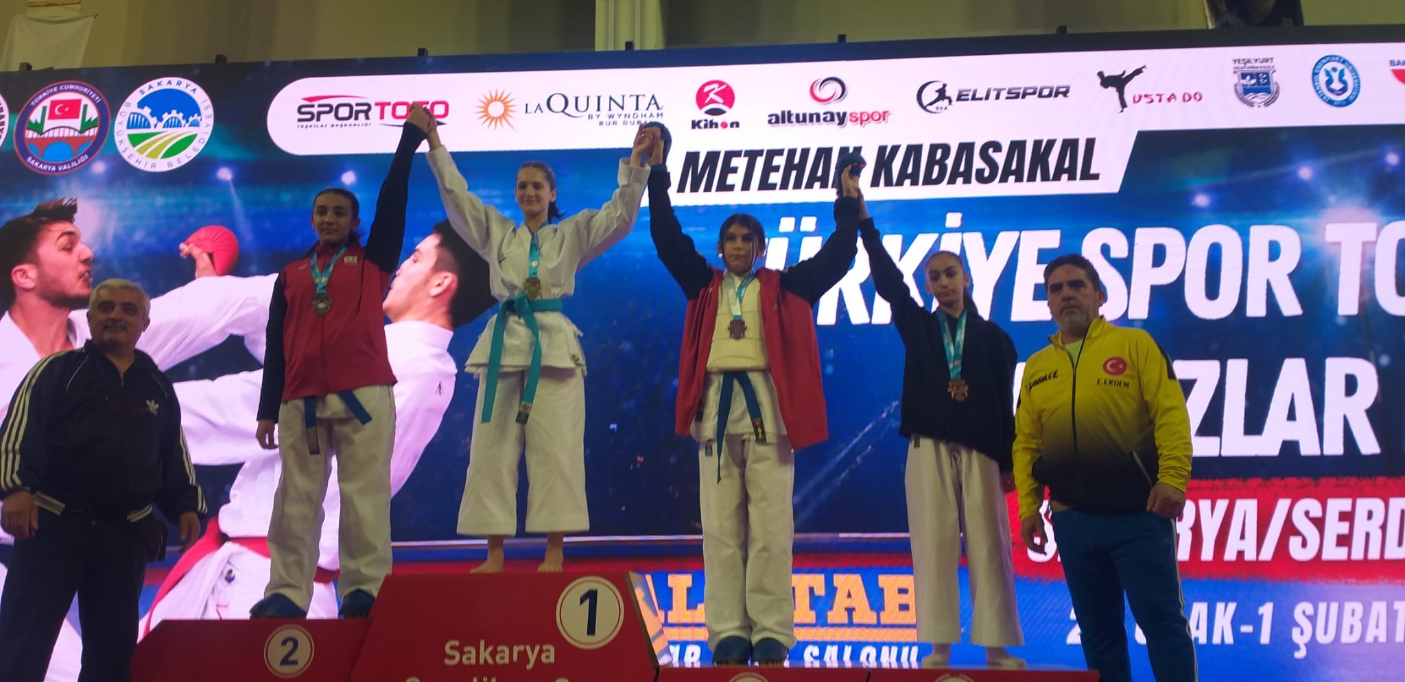 Pamukkale’ni̇n Yildizlari Sakarya’da Devleşti̇ (2)