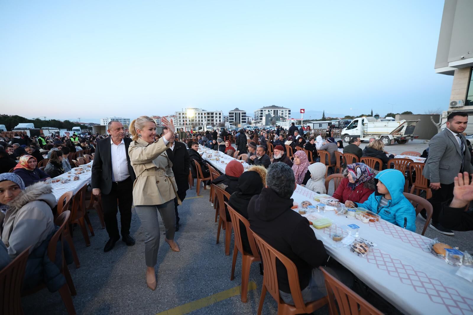 Bi̇nlerce Ki̇şi̇ Merkezefendi̇ Beledi̇yesi̇’ni̇n Gönül Sofrasinda Buluştu (14)