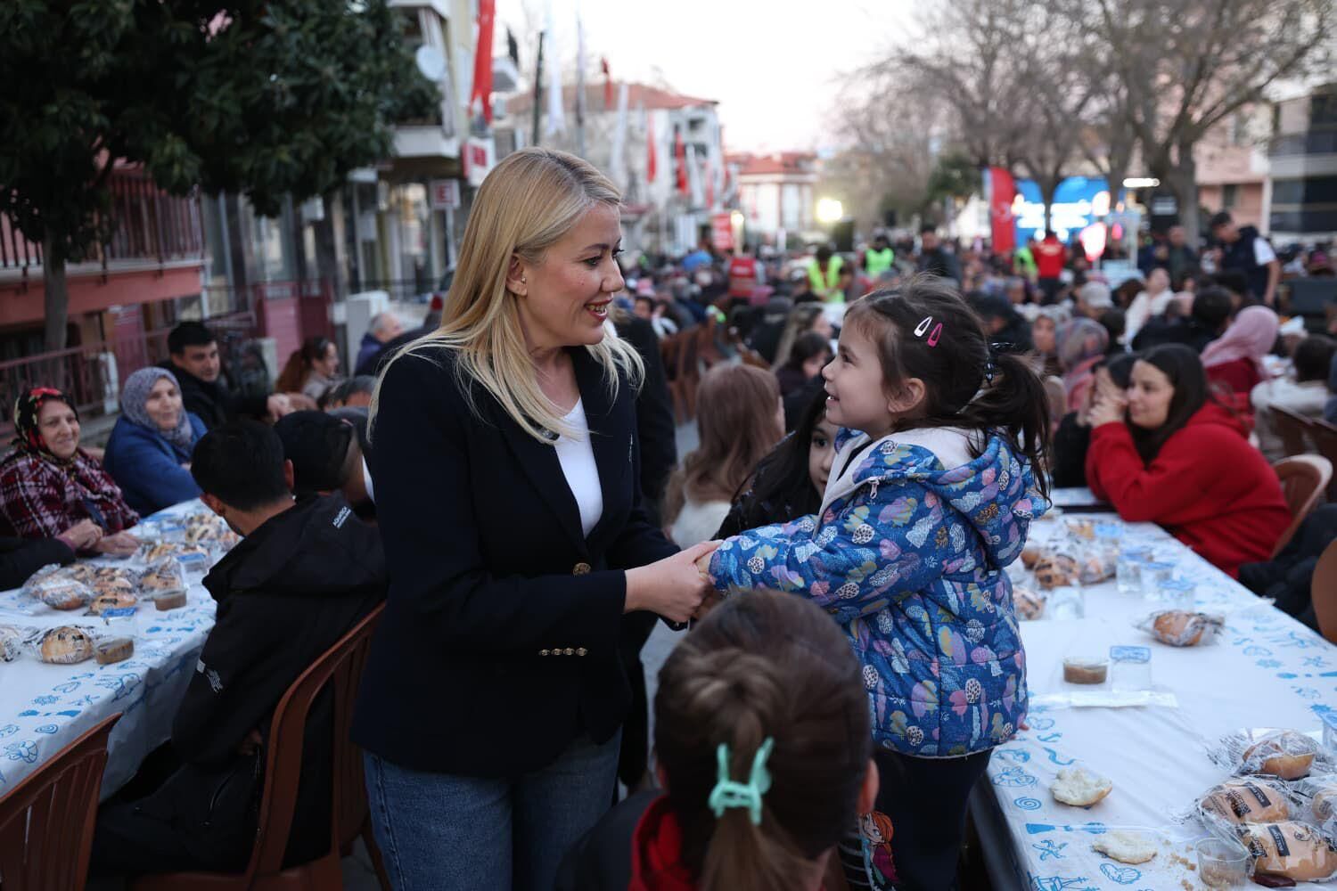 Merkezefendi̇ Beledi̇yesi̇ Akkonak Mahallesi̇’nde İftar Sofrasi Kurdu (20)