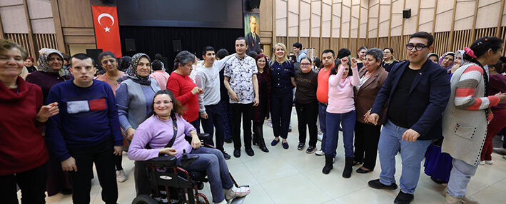 Merkezefendi̇’de Engelsi̇z Yaşam Akademi̇si̇ Ai̇leleri̇ İftarda Buluştu (7)