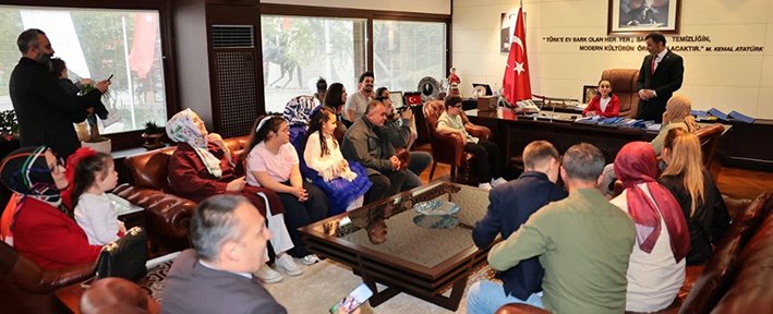 Başkan Çavuşoğlu Koltuğunu Çocuklara Devretti (2)