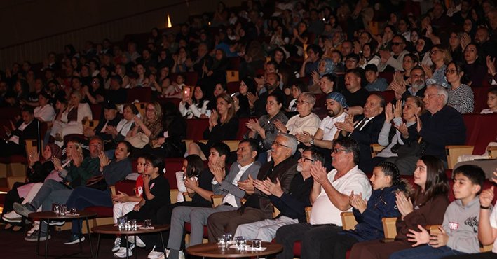 Büyükşehir Çocuk Korosu’ndan 23 Nisan Konseri (7)