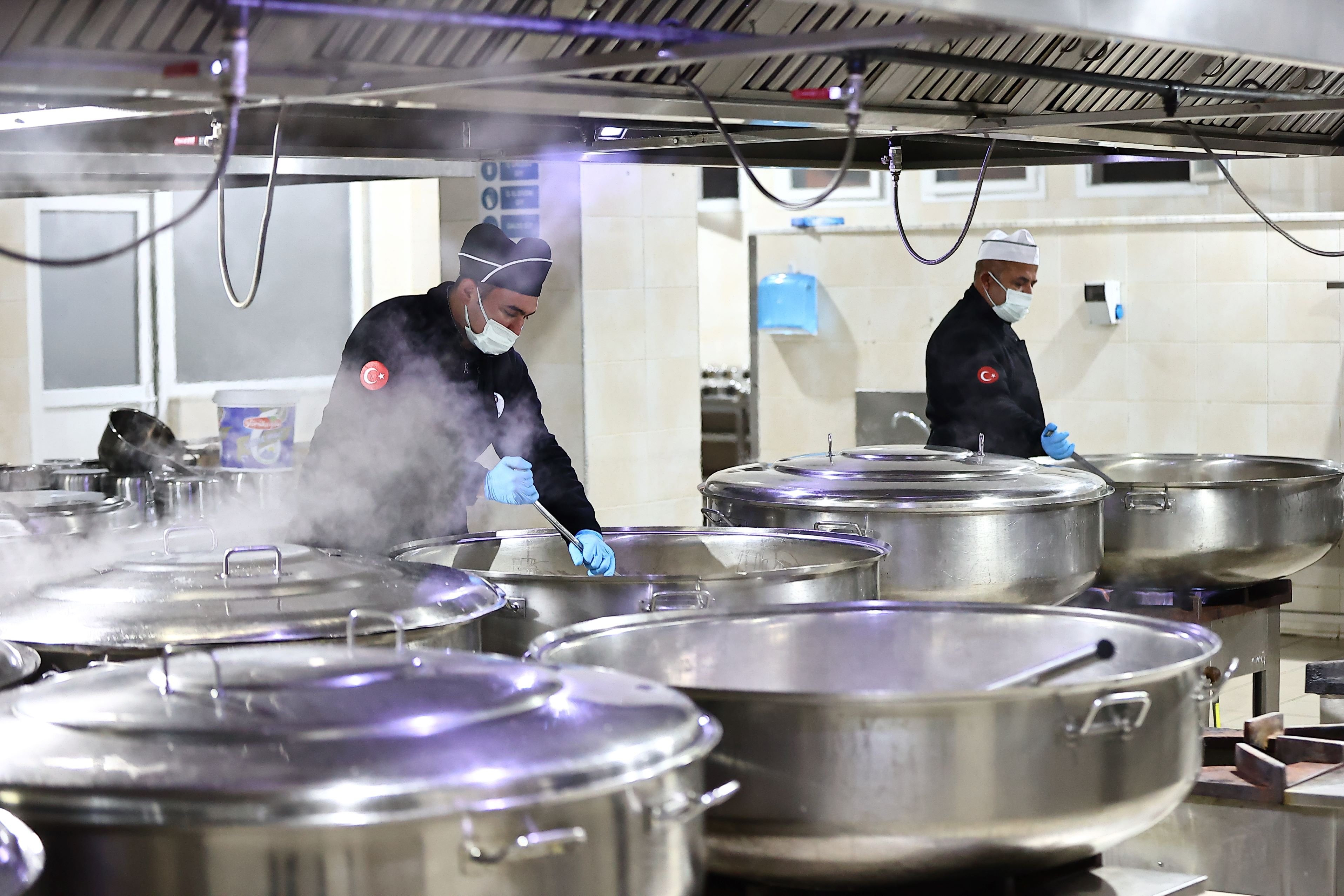 Büyükşehir’in Iyilik Sofrası Paylaştıkça Büyüyor (3)