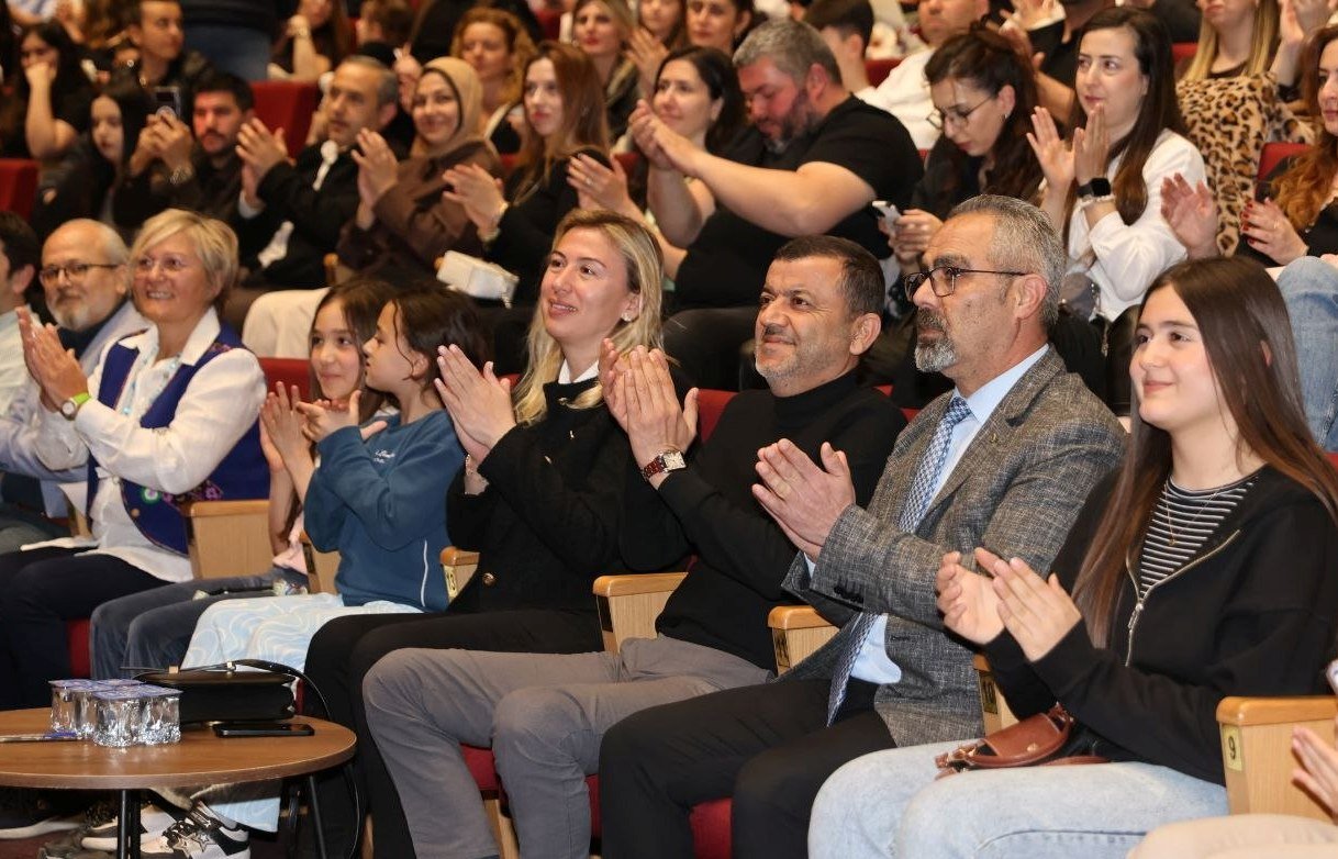 Denizli Büyükşehir’in 23 Nisan Etkinlikleri Miniklerle Başladı (13)