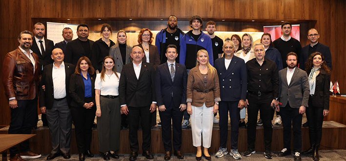 Eği̇ti̇me Destek İçi̇n Sahaya Çikiliyor (3)