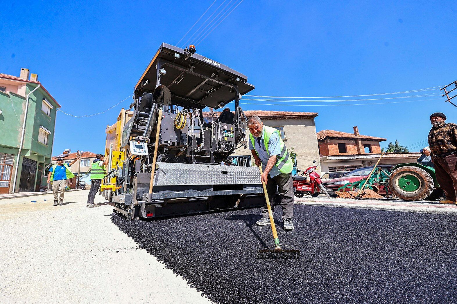 Denizli Büyükşehir Akkent Mahallesi’nde Sıcak Asfalt Çalışmalarına Başladı (2)