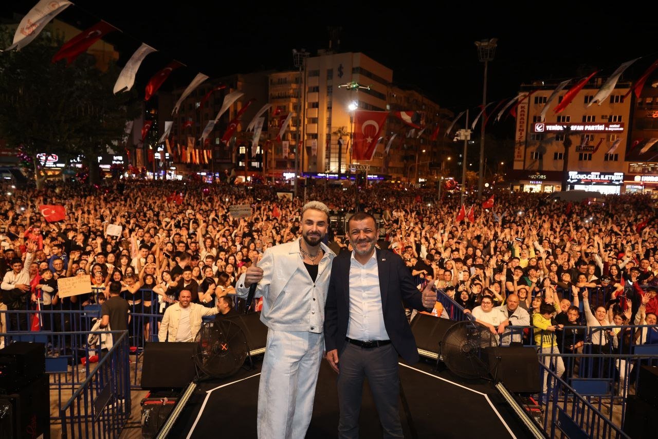Denizli’de Dev Buluşma On Binler Sefo Konserine Akın Etti (1)