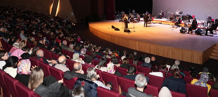 Edip Akbayram Şarkılarıyla Unutulmaz Bir Konser (6)